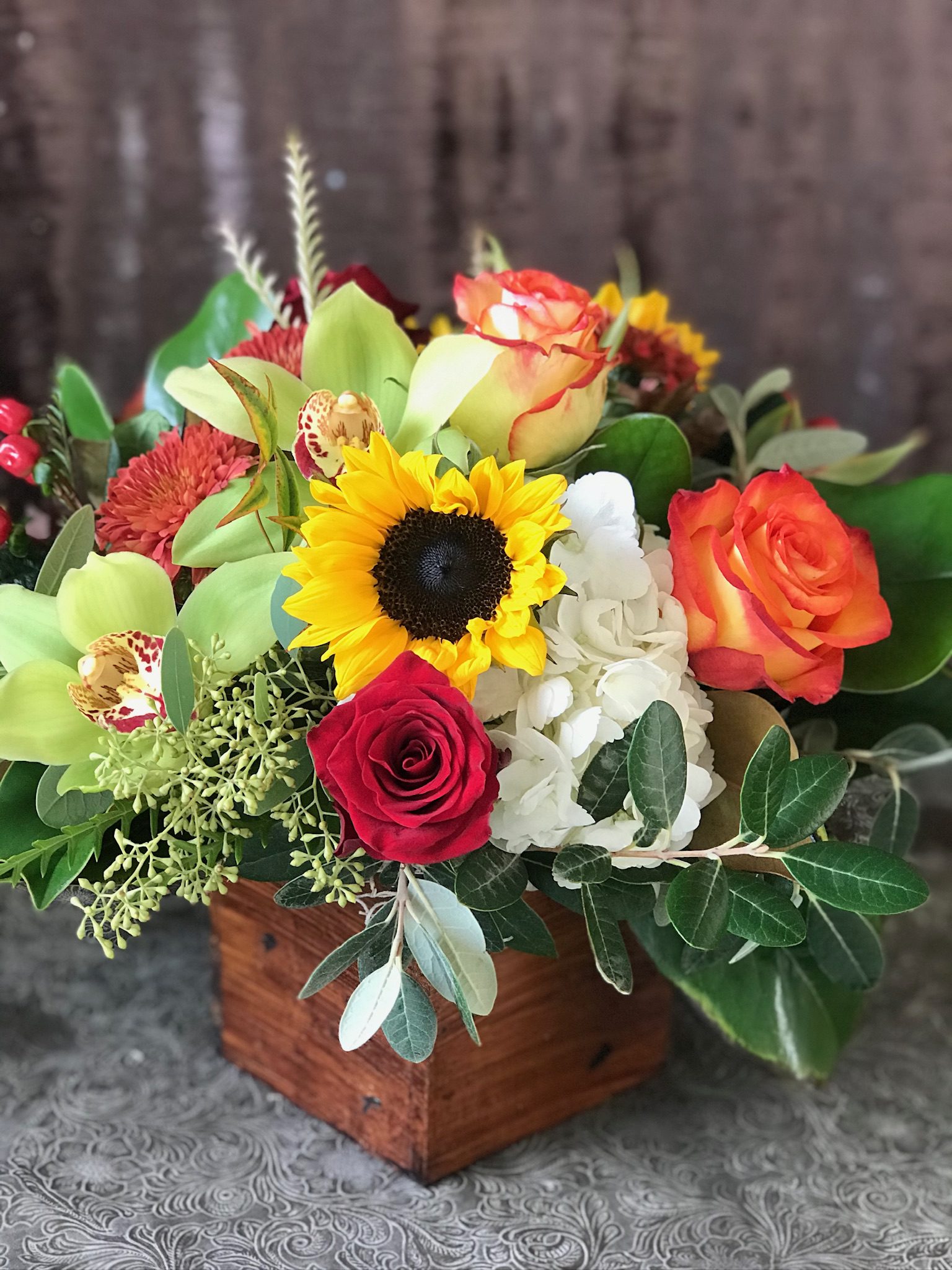 Short Autumn 360 Table Arrangment In Box Vase